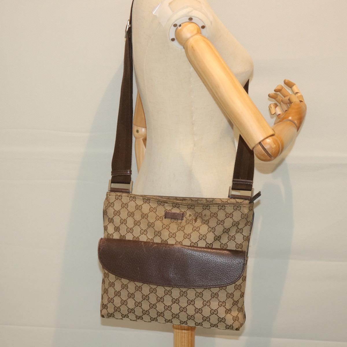 GUCCI GG Canvas Shoulder Bag Beige Brown 256100 Auth bs9239