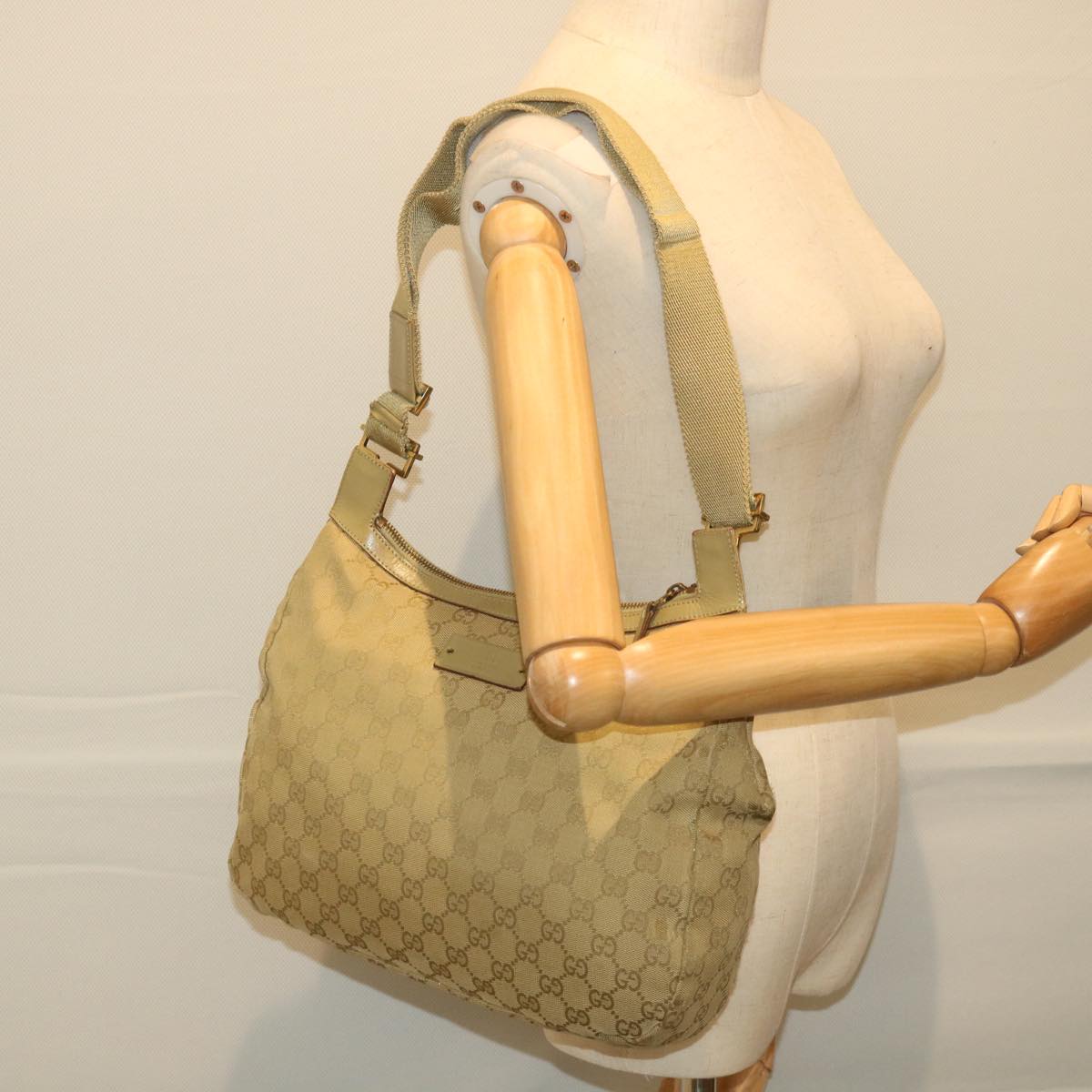 GUCCI GG Canvas Shoulder Bag Khaki 90762 Auth bs9937