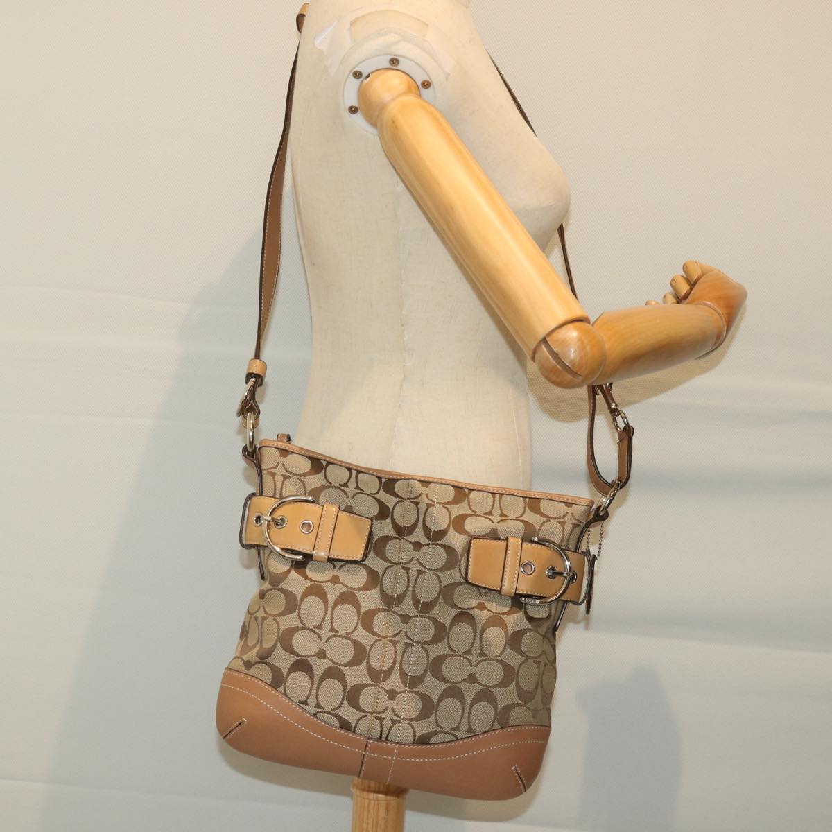 Coach Signature Shoulder Bag Canvas Beige Auth cl812