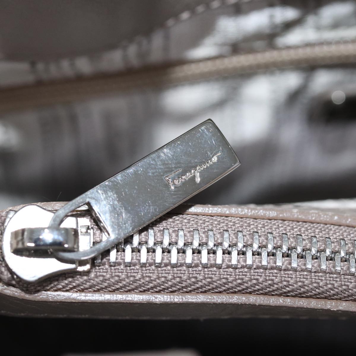 Salvatore Ferragamo Hand Bag Enamel Beige Auth cl837