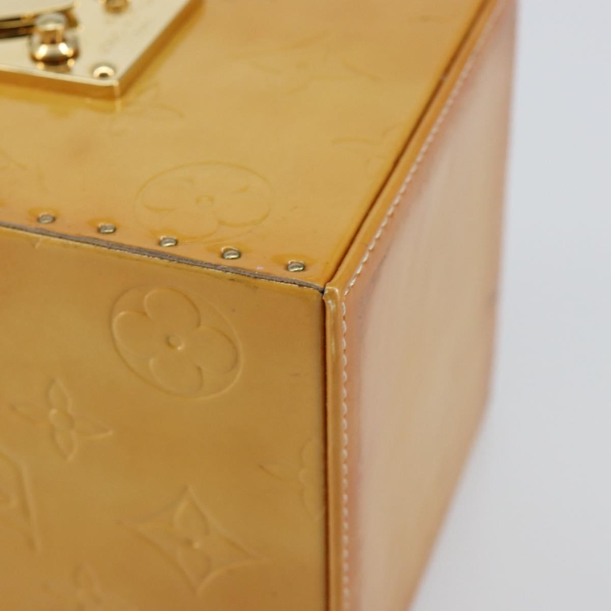 LOUIS VUITTON Monogram Vernis Bleecker Cosmetic Pouch Beige M91002 Auth ep11427