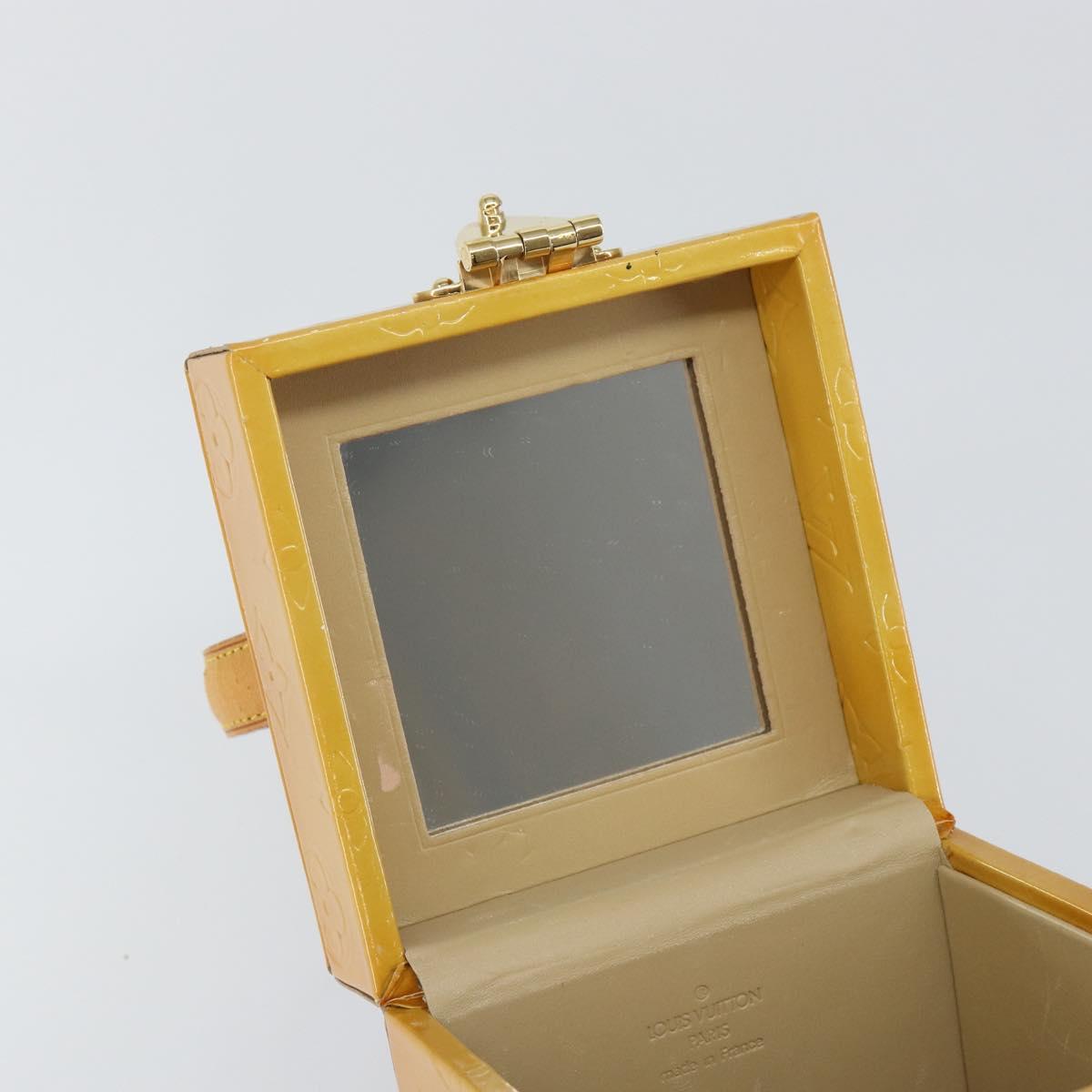 LOUIS VUITTON Monogram Vernis Bleecker Cosmetic Pouch Beige M91002 Auth ep11427