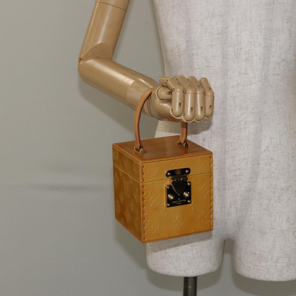 LOUIS VUITTON Monogram Vernis Bleecker Cosmetic Pouch Beige M91002 Auth ep11427