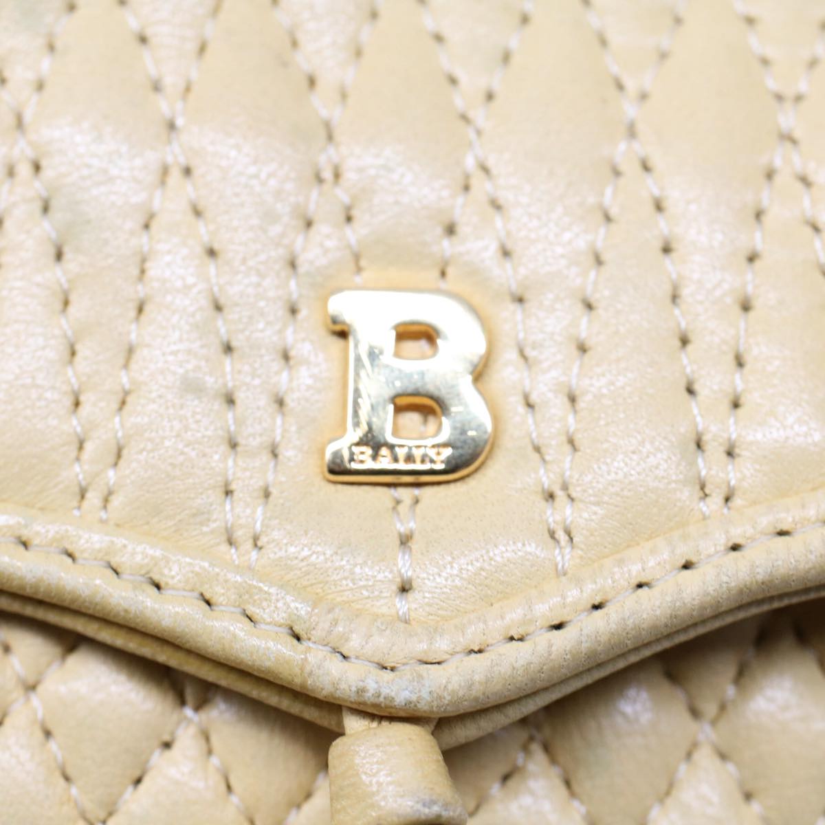 BALLY Quilted Chain Shoulder Bag Leather Beige Auth ep1649