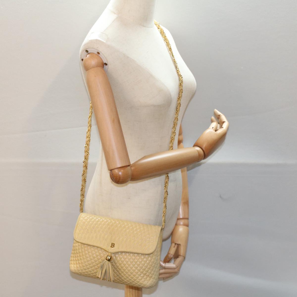 BALLY Quilted Chain Shoulder Bag Leather Beige Auth ep1649