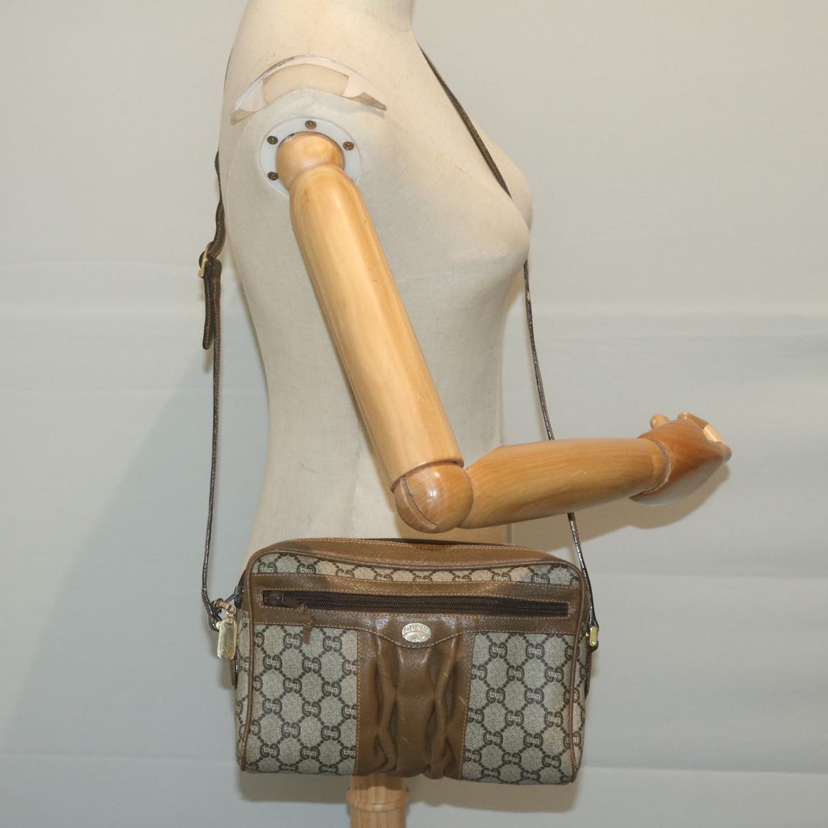 GUCCI GG Plus Supreme Shoulder Bag PVC Beige Auth ep3065