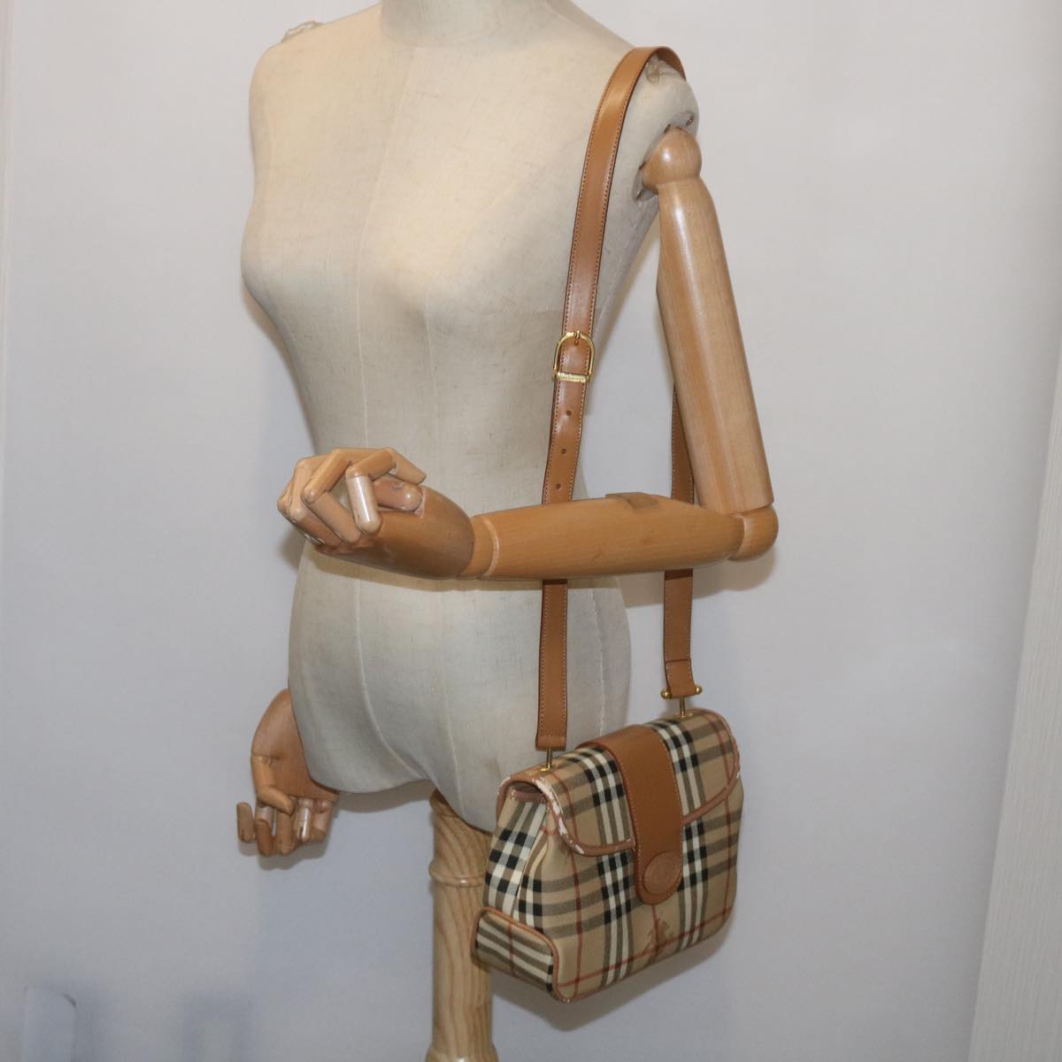 Burberrys Nova Check Shoulder Bag PVC Leather Beige Auth ep3552