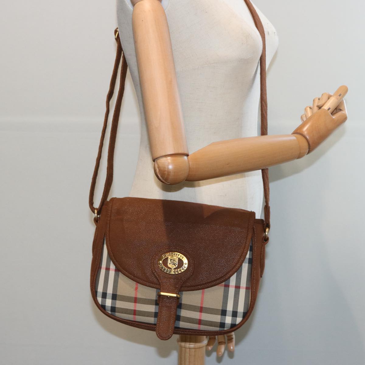 Burberrys Nova Check Shoulder Bag Canvas Beige Auth ep3579