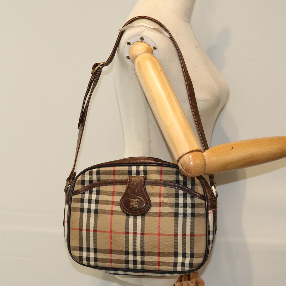 Burberrys Nova Check Shoulder Bag Canvas Beige Auth ep4667