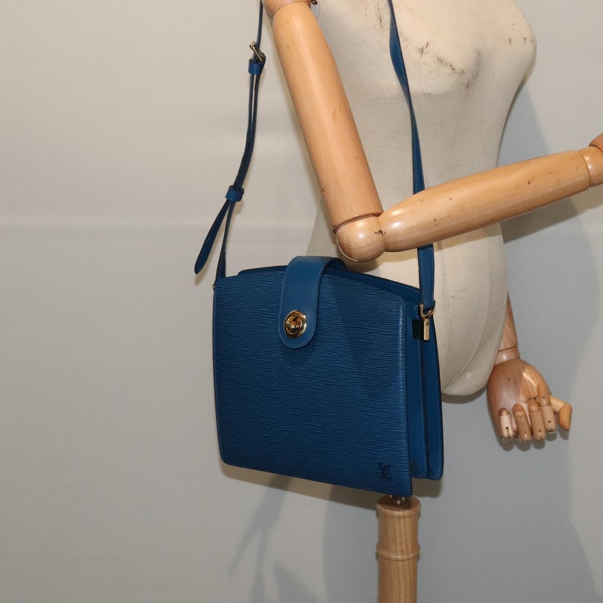 LOUIS VUITTON Epi Capuchin Shoulder Bag Blue M52345 LV Auth ep5571