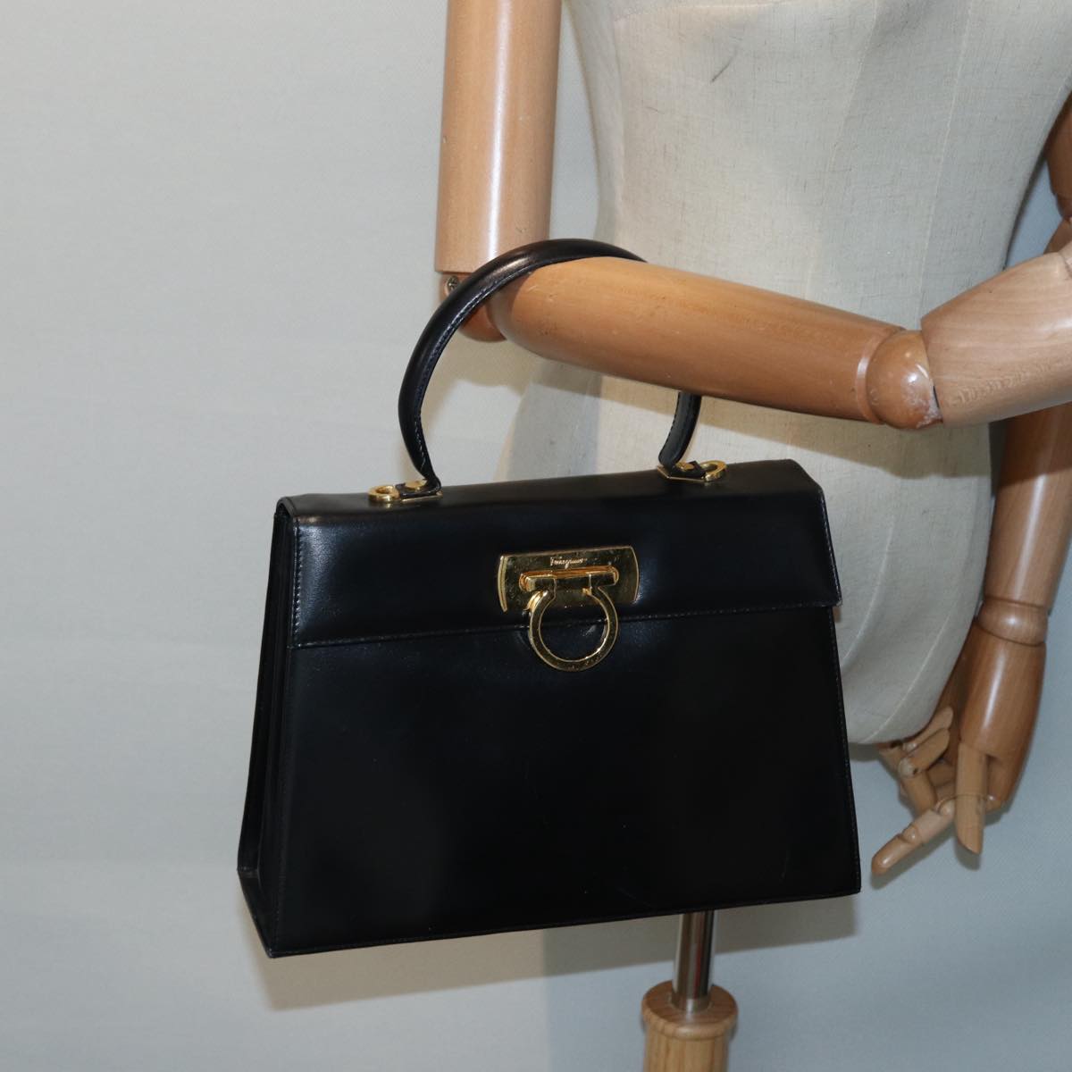 Salvatore Ferragamo Gancini Hand Bag Leather Black Gold Auth ep5613