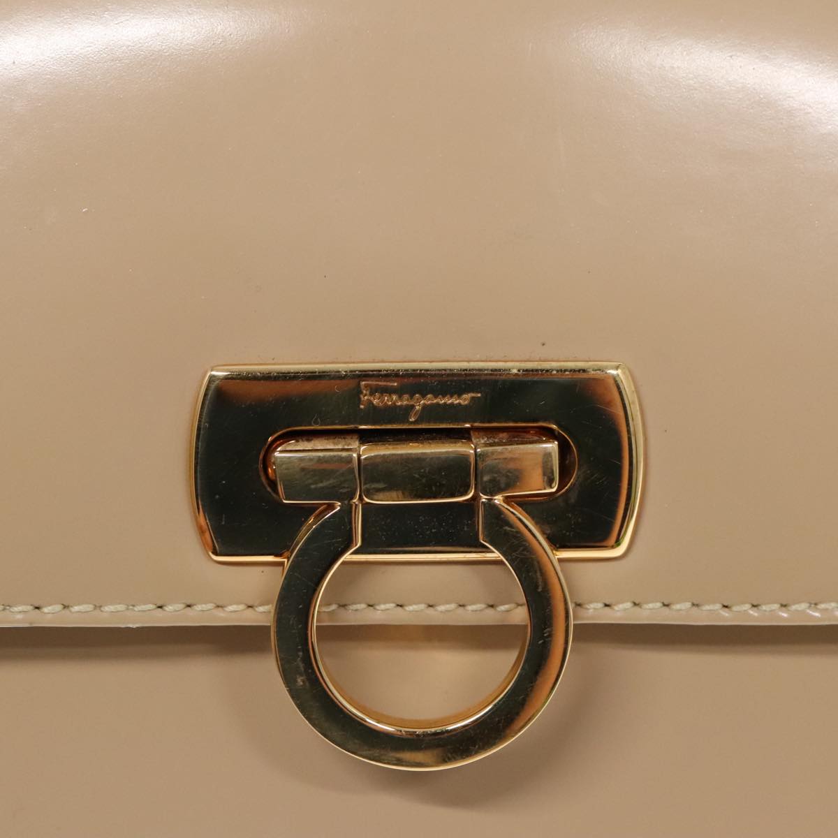 Salvatore Ferragamo Gancini Hand Bag Patent leather Beige Gold Auth ep5719