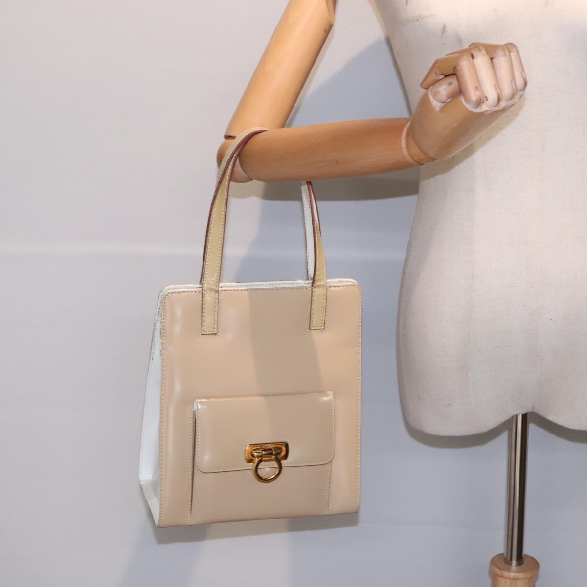 Salvatore Ferragamo Gancini Hand Bag Patent leather Beige Gold Auth ep5719