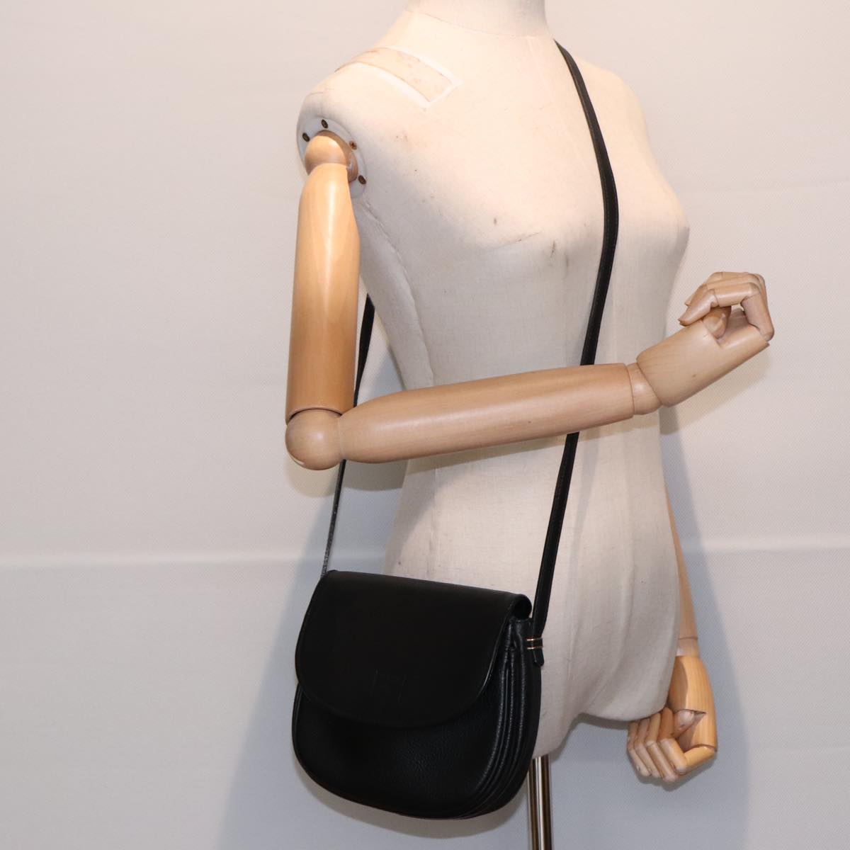 Burberrys Shoulder Bag Leather Black Gold Auth ep5798