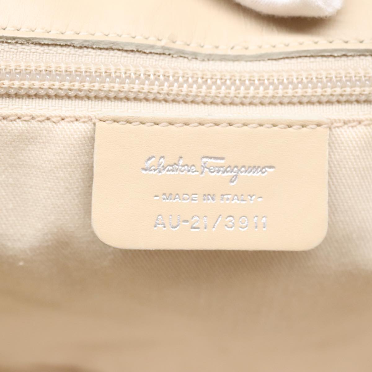 Salvatore Ferragamo Hand Bag Nylon Red Beige Silver Auth ep5893