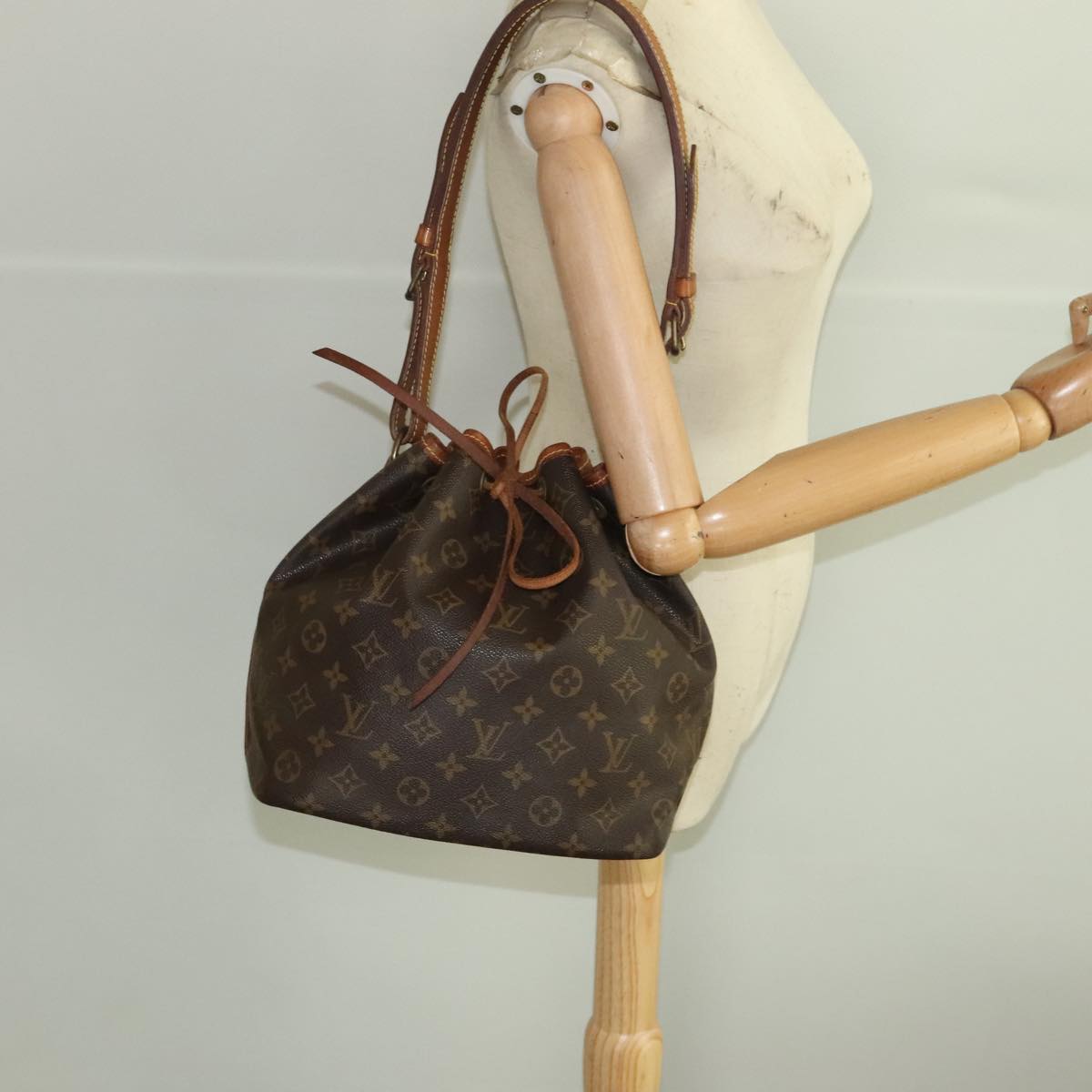 LOUIS VUITTON Monogram Petit Noe Shoulder Bag M42226 LV Auth ep6761