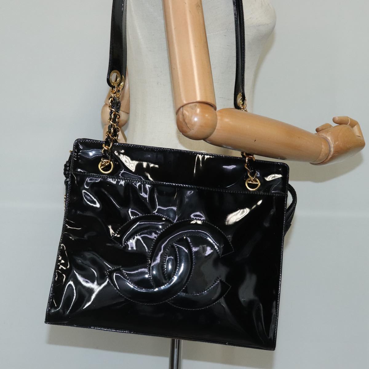 CHANEL Shoulder Bag Patent Leather Black Gold CC Auth ep6788