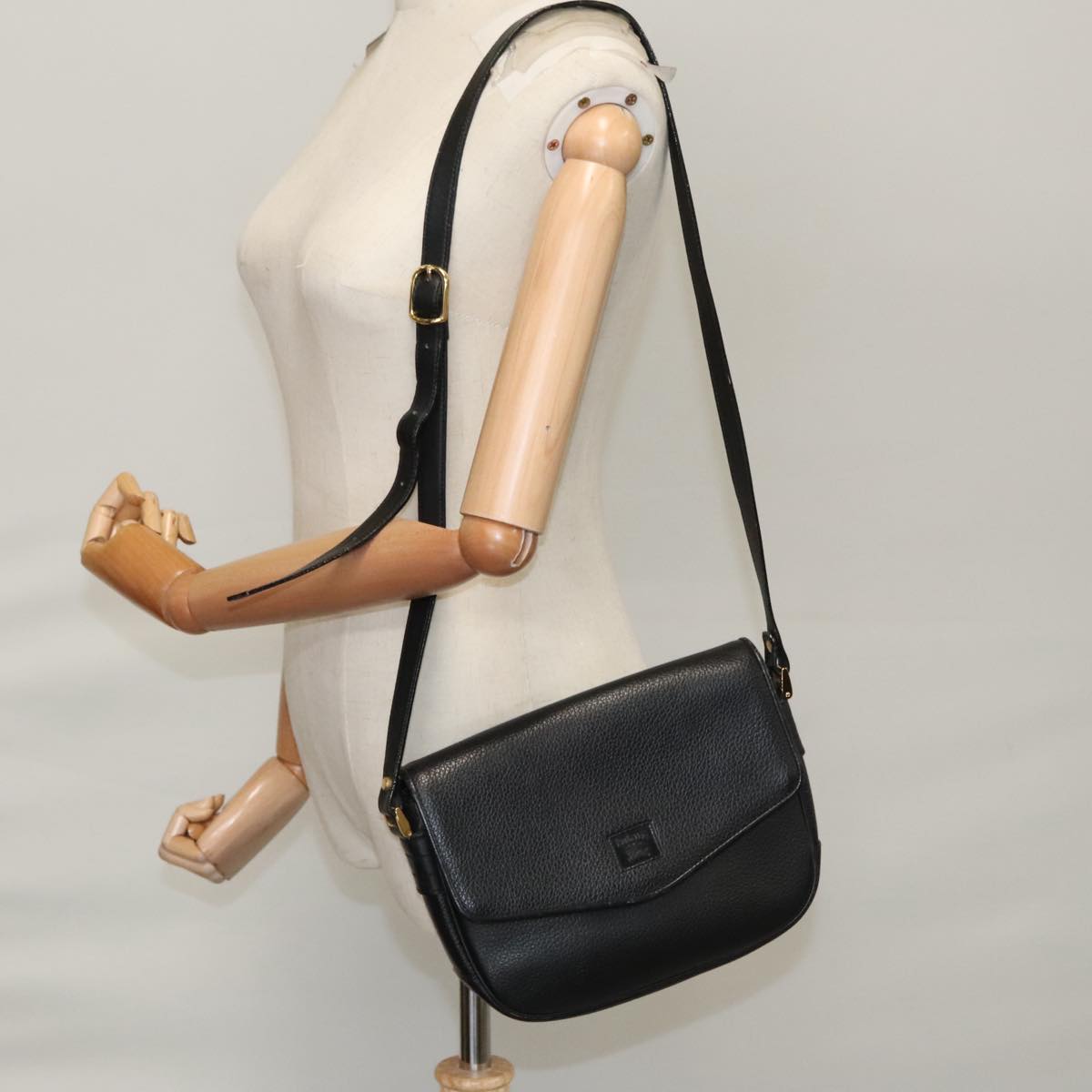 Burberrys Shoulder Bag Leather Black Gold Auth ep6988