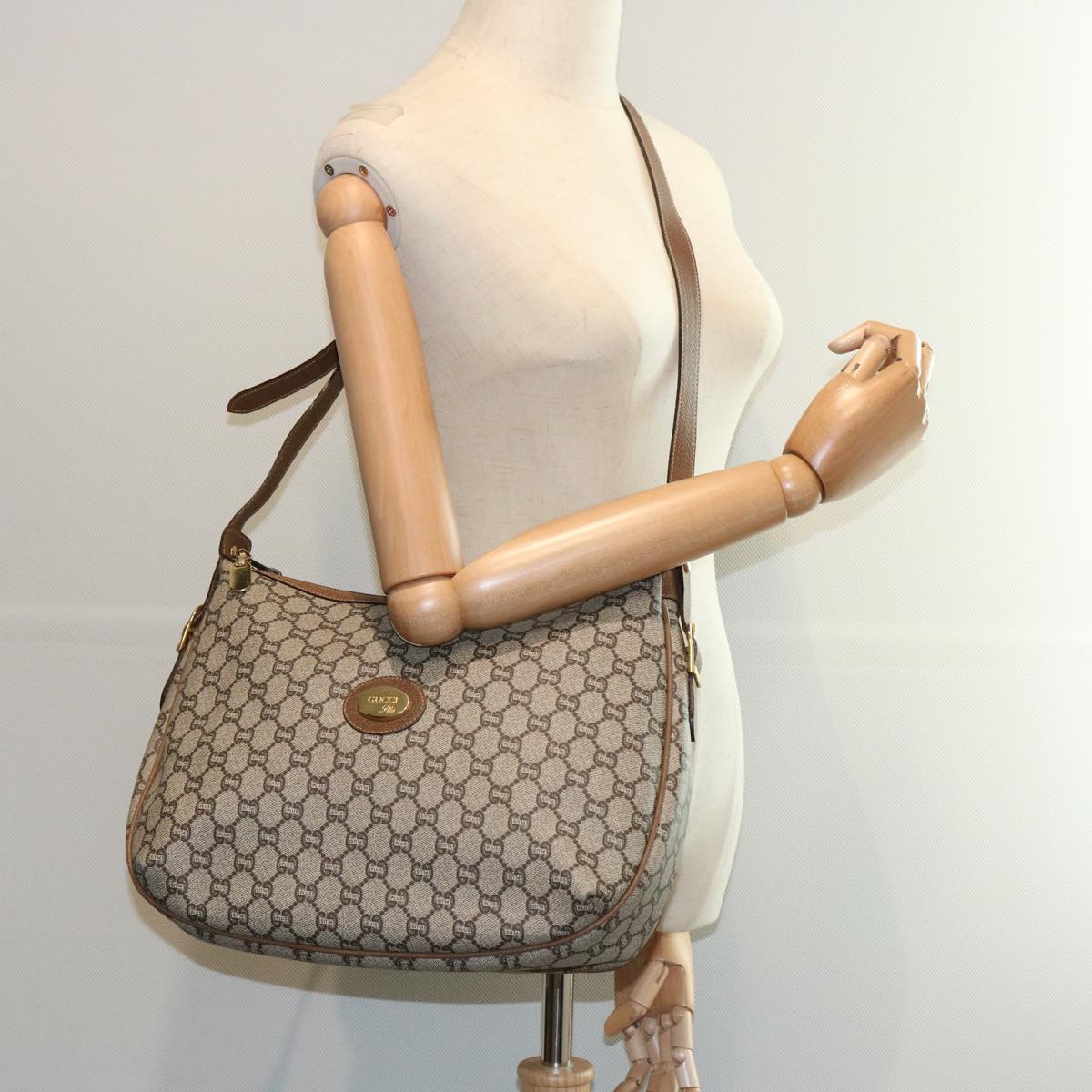 GUCCI GG Plus Supreme Shoulder Bag Beige Auth fm3139