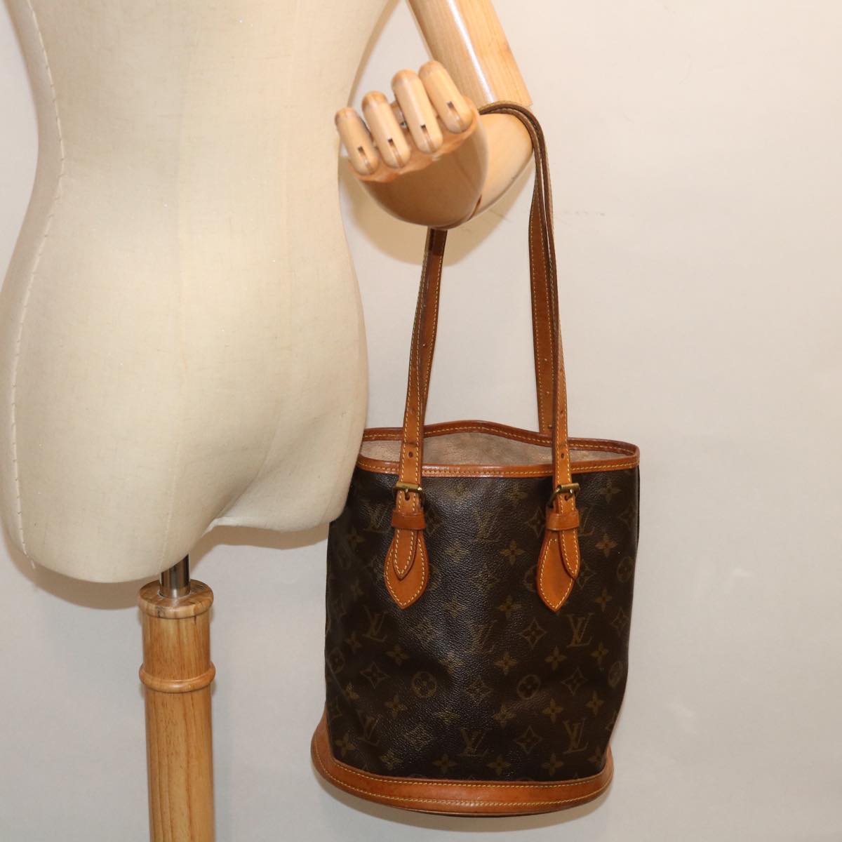 LOUIS VUITTON Monogram Bucket PM Shoulder Bag M42238 LV Auth fm3321