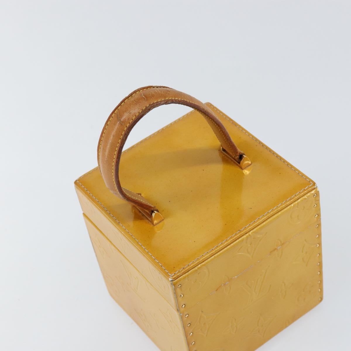 LOUIS VUITTON Monogram Vernis Bleecker Cosmetic Pouch Beige M91002 Auth gh1193