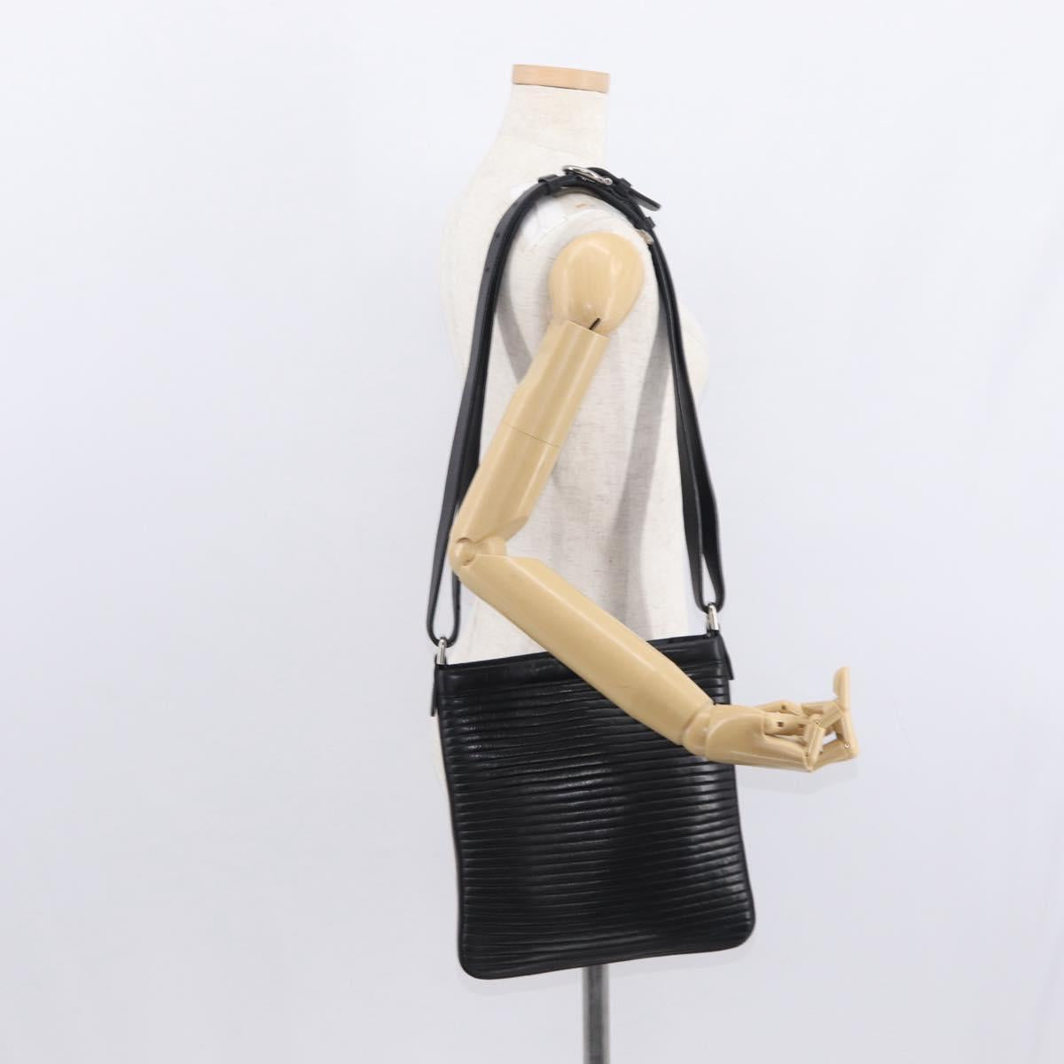Salvatore Ferragamo Gancini Shoulder Bag Leather Black Silver Auth gh1244