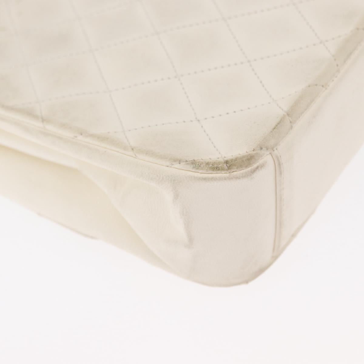 CHANEL Matelasse 25 Chain Shoulder Bag Leather White Gold CC Auth gh1552
