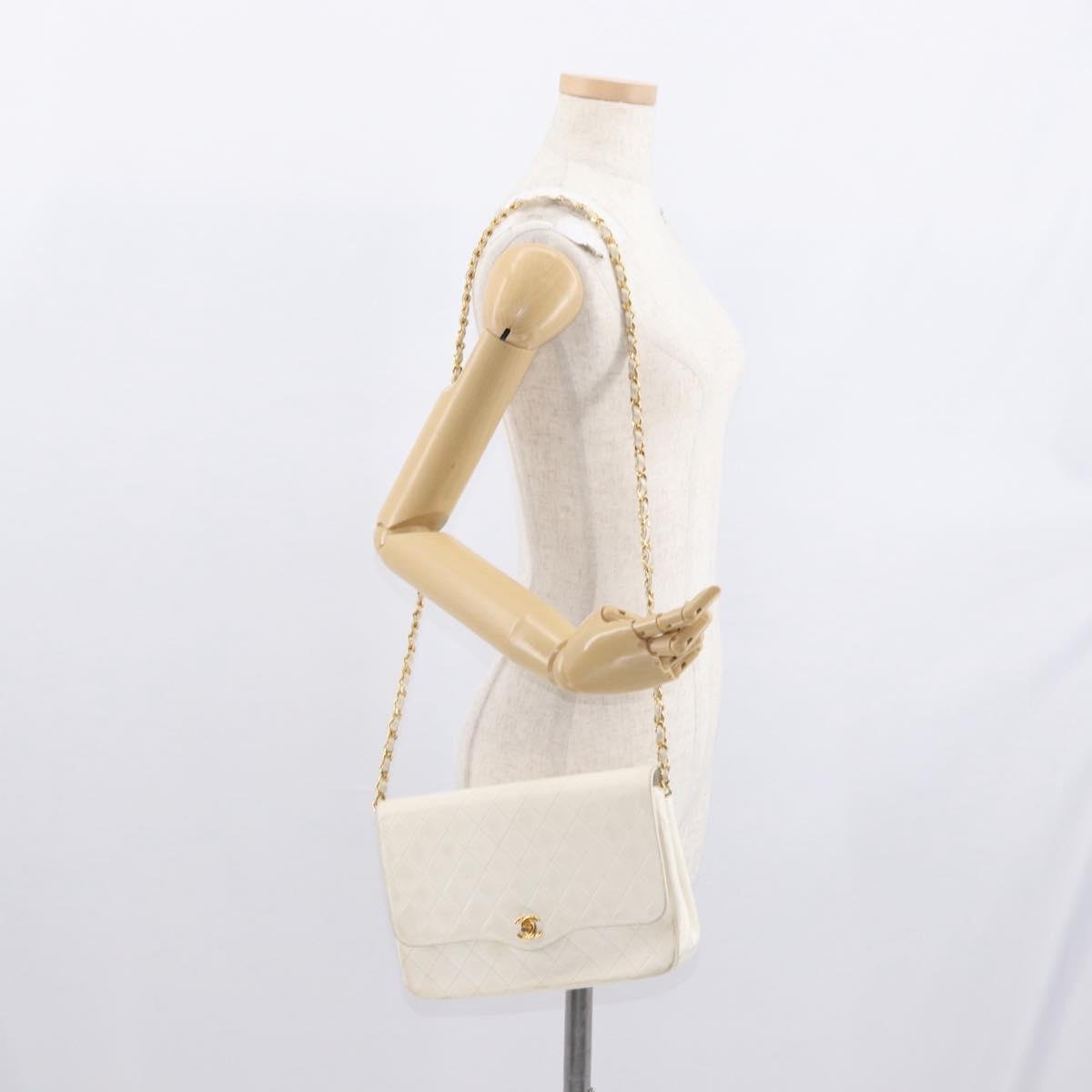 CHANEL Matelasse 25 Chain Shoulder Bag Leather White Gold CC Auth gh1552