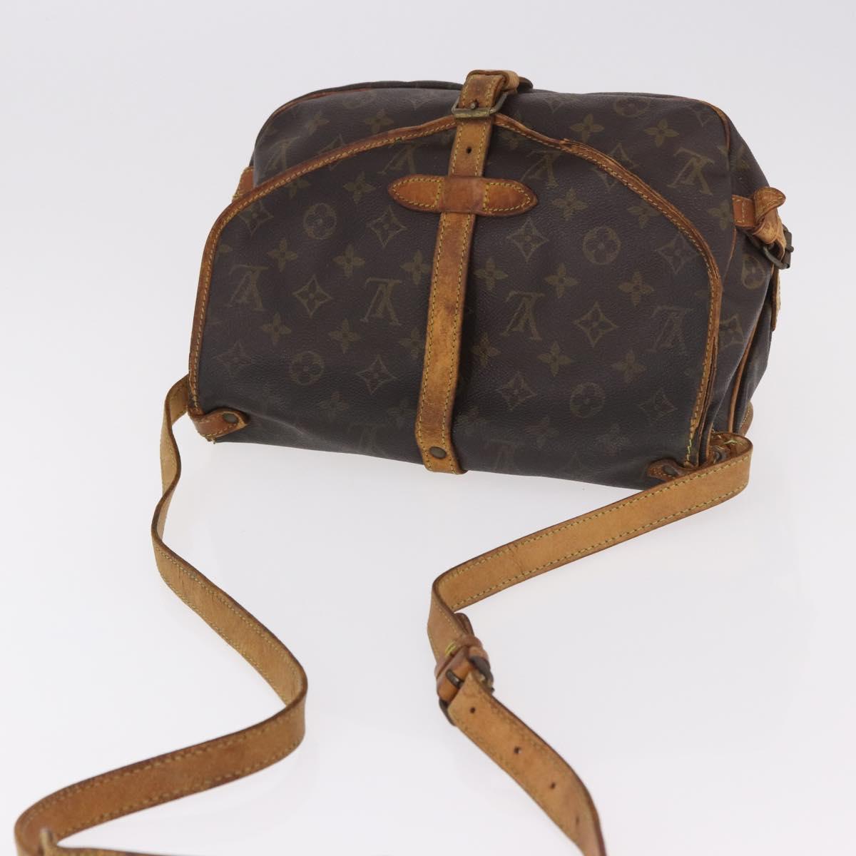 LOUIS VUITTON Monogram Saumur 30 Shoulder Bag M42256 LV Auth gh2120