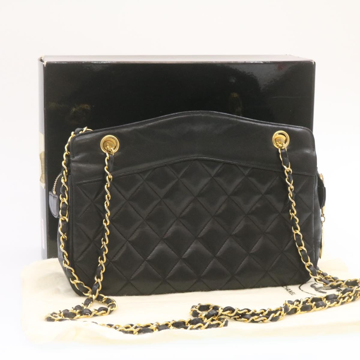 CHANEL Lamb Skin Matelasse Chain Shoulder Bag Black CC Auth am1201gA