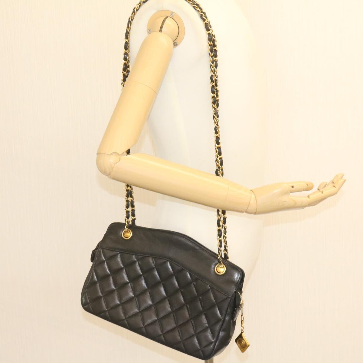 CHANEL Lamb Skin Matelasse Chain Shoulder Bag Black CC Auth am1201gA