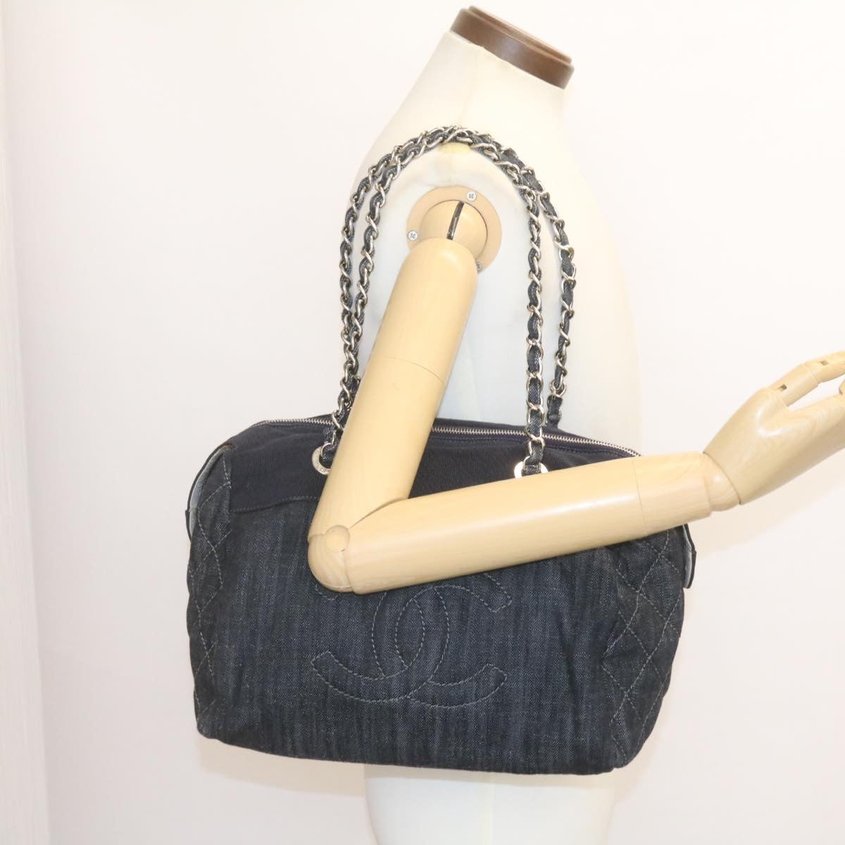 CHANEL Denim Matelasse Chain Shoulder Bag Navy CC Auth am1468gA