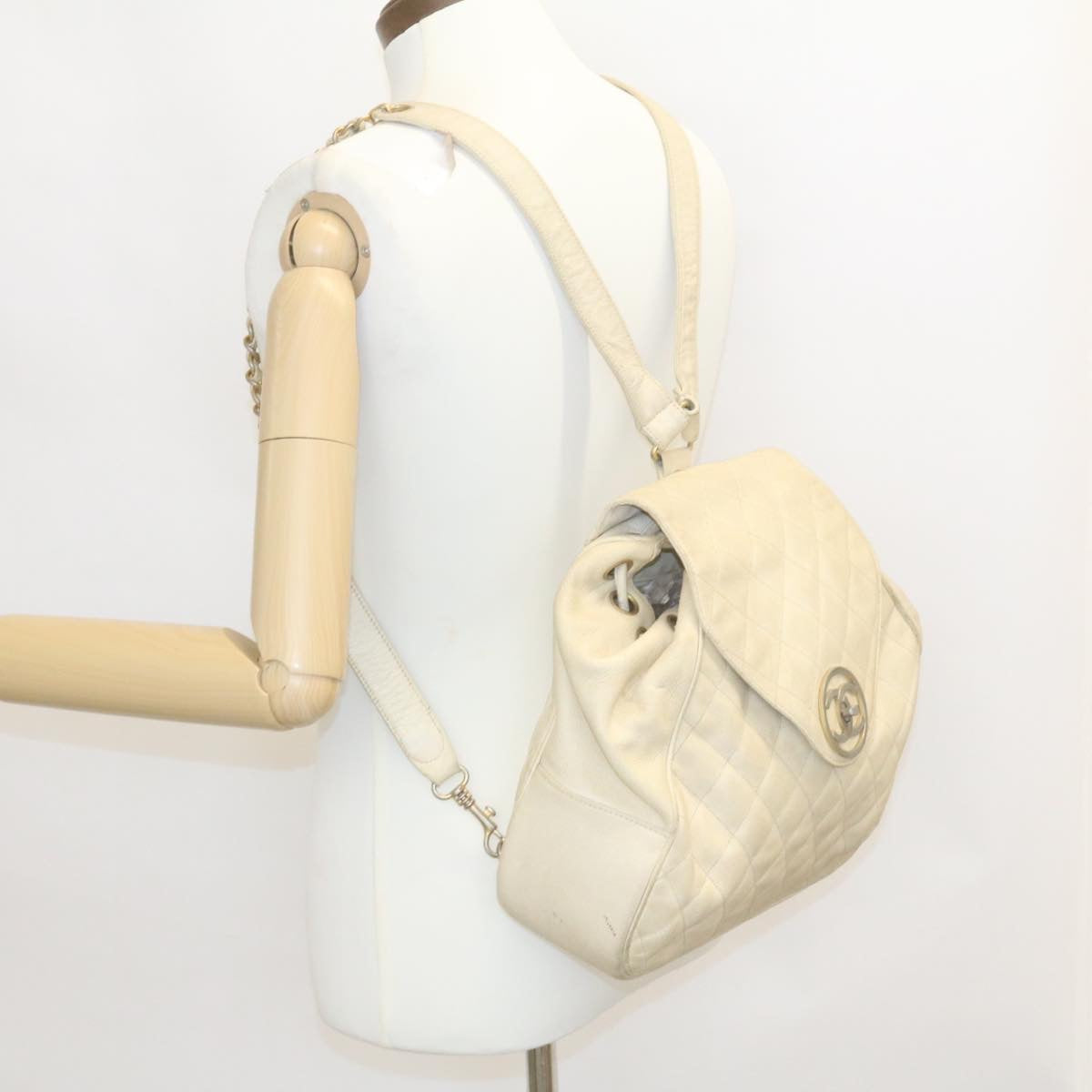 CHANEL Caviar Skin Matelasse Backpack White CC Auth am1922gA