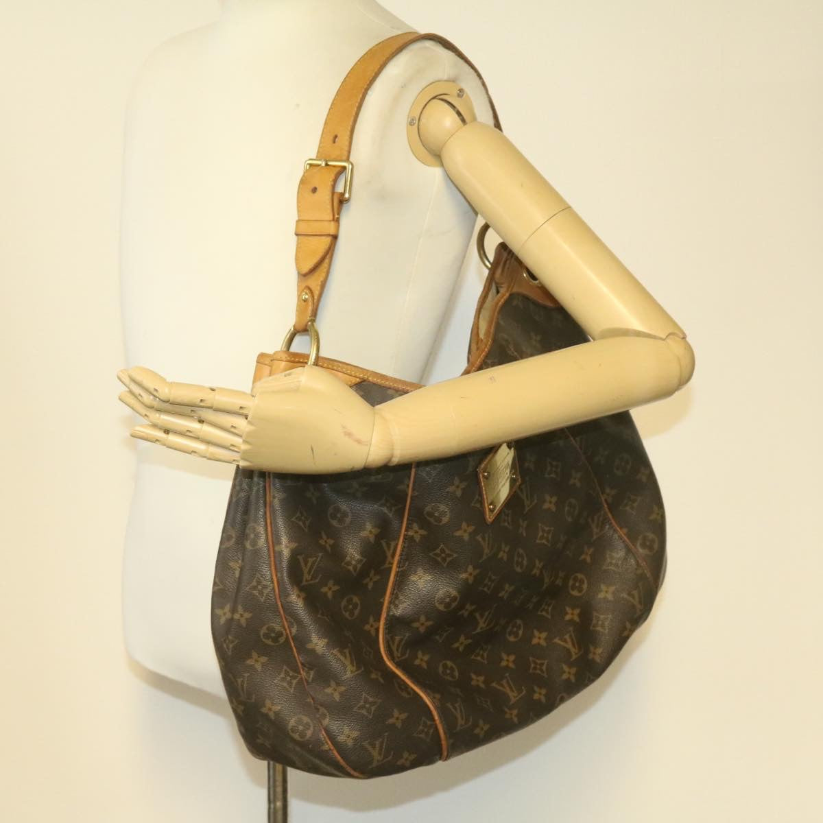 LOUIS VUITTON Monogram Galliera GM Shoulder Bag M56381 LV Auth am644g