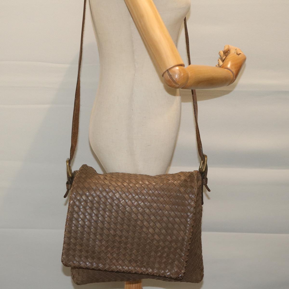 BOTTEGAVENETA INTRECCIATO Shoulder Bag Leather Brown Auth hk1015