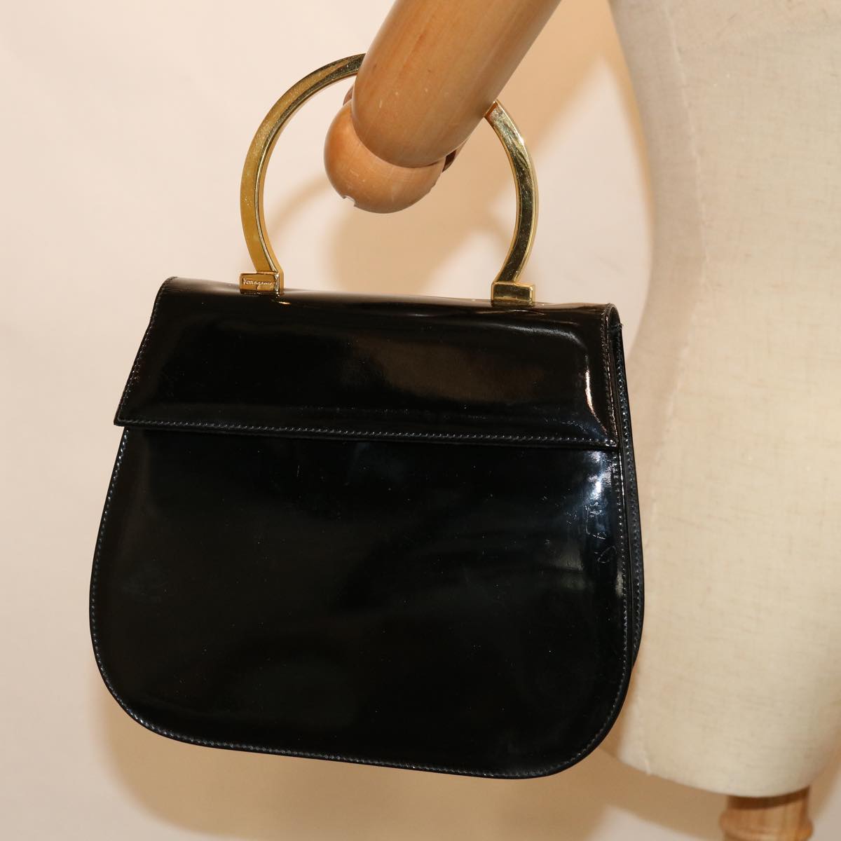 Salvatore Ferragamo Hand Bag Patent leather Black Auth hk1083