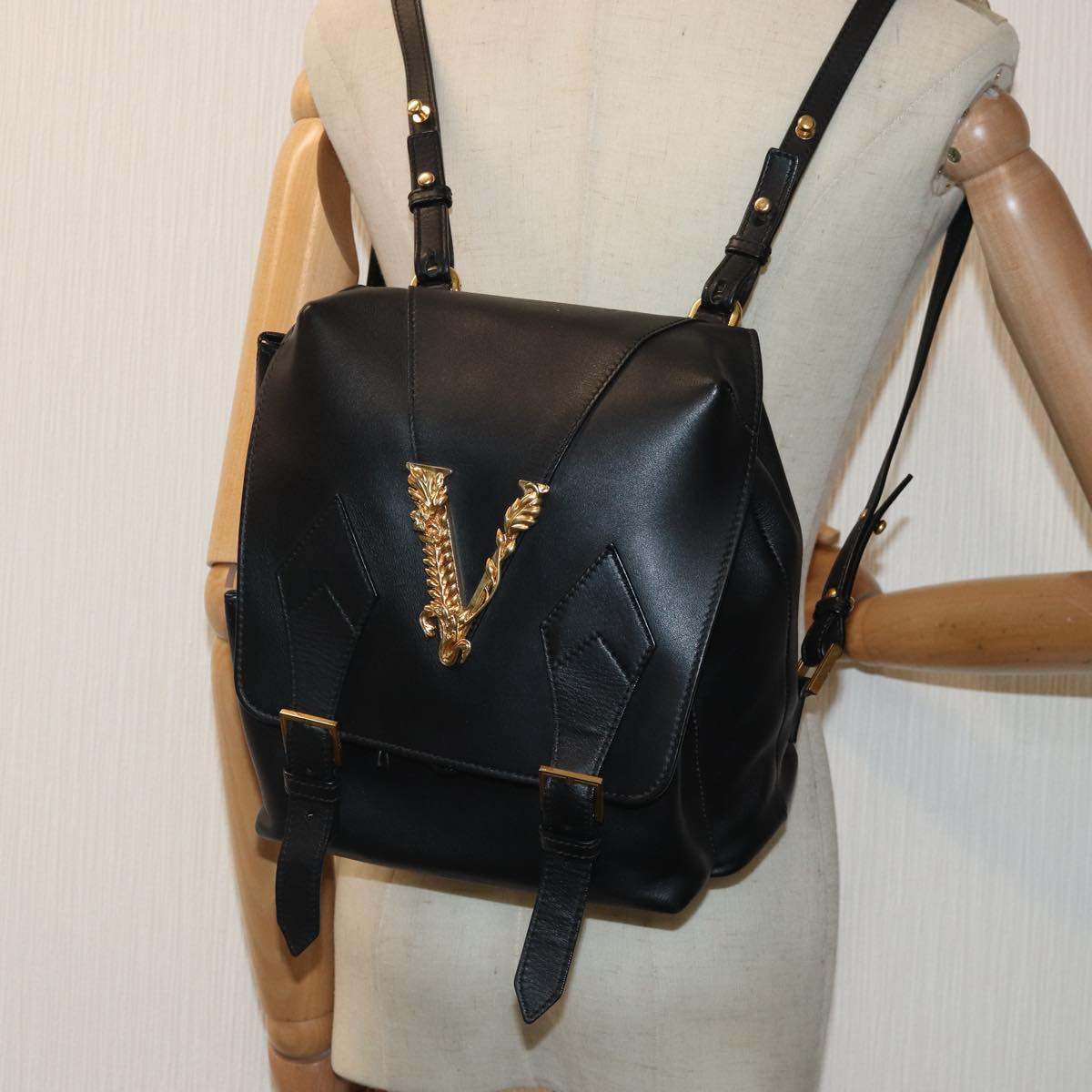 VERSACE Shoulder Bag Leather Black Gold Auth hk1627