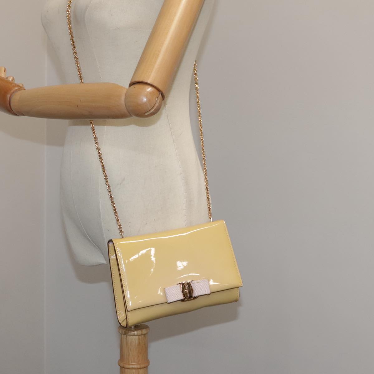Salvatore Ferragamo Chain Shoulder Bag Enamel Yellow Auth hk1961