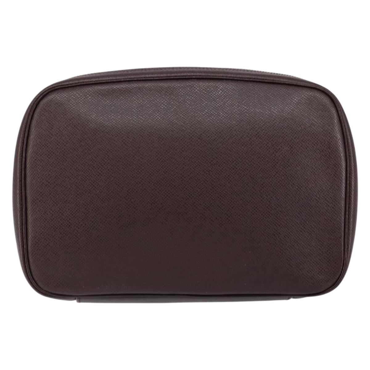 LOUIS VUITTON Taiga Trousse Toilette GM Clutch Bag Acajou M30216 LV Auth hk3146