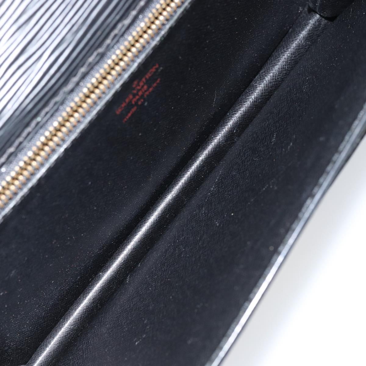 LOUIS VUITTON Epi Serie Dragonne Clutch Bag Black Noir M52612 LV Auth ka077