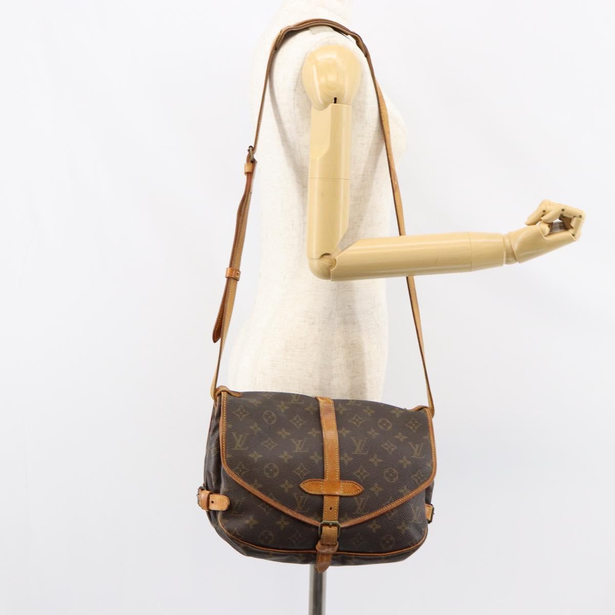 LOUIS VUITTON Monogram Saumur 30 Shoulder Bag M42256 LV Auth ka110
