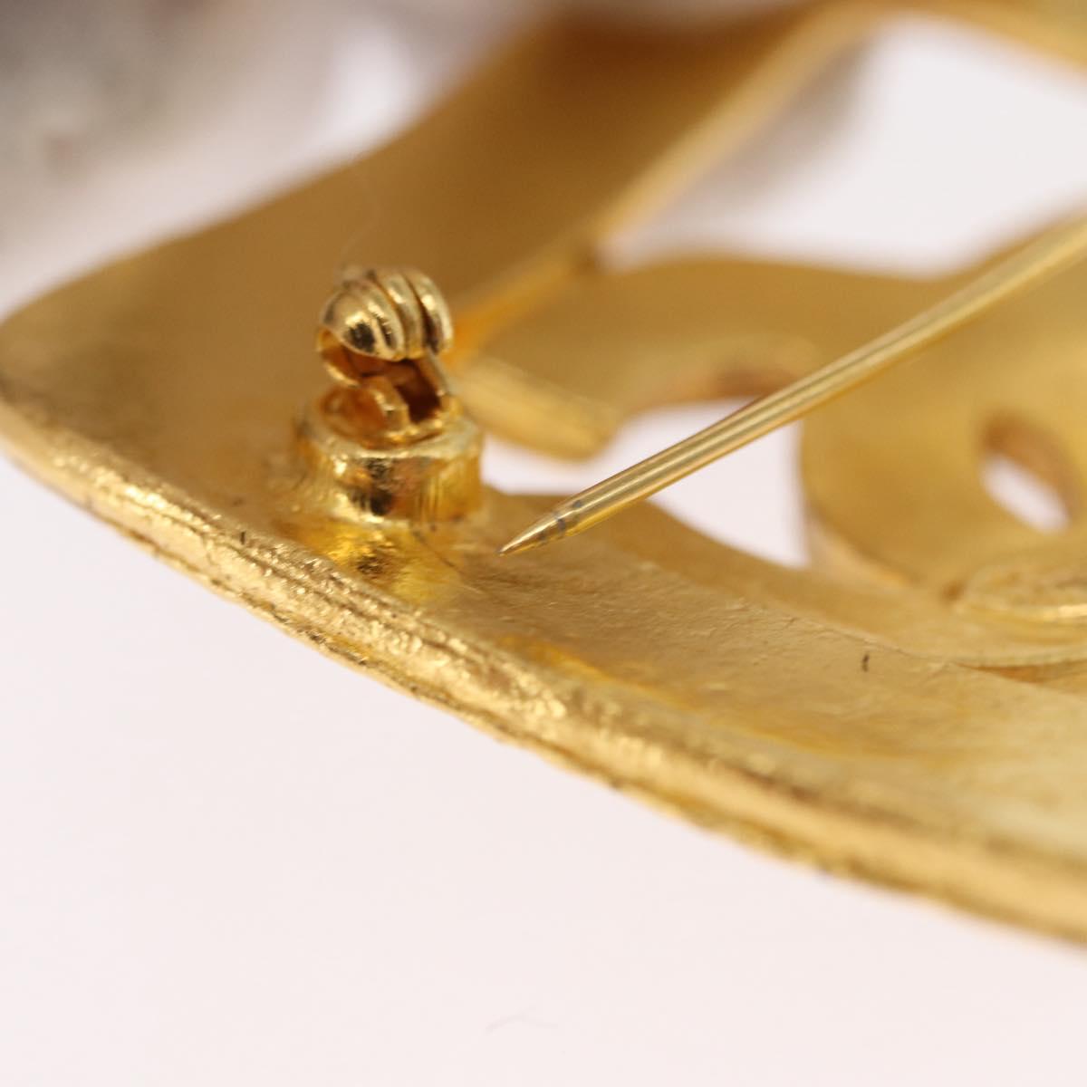 CHANEL Brooch metal Gold CC Auth ka1724V