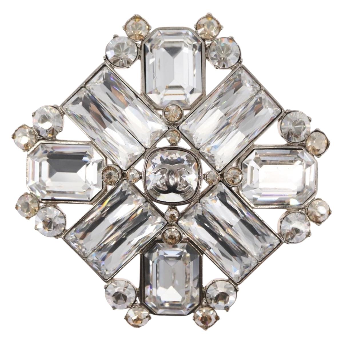 CHANEL Rhinestone Brooch metal Silver CC Auth ka1740V