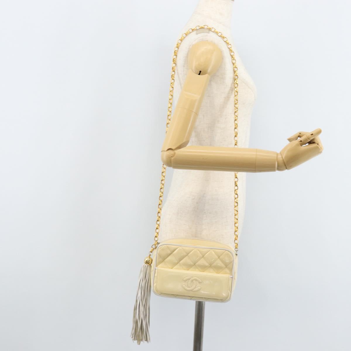 CHANEL Chain Shoulder Bag Patent leather Beige Gold CC Auth ka3145