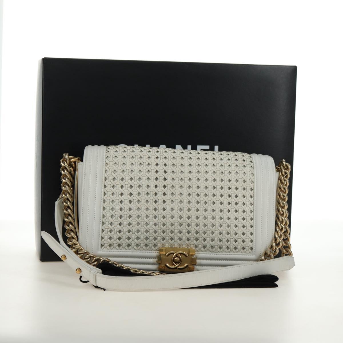 CHANEL Chain Boy Chanel Shoulder Bag Leather White Gold CC Auth ka4428V