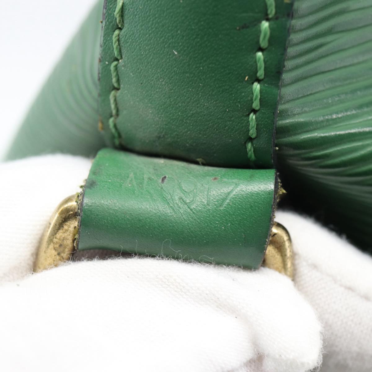 LOUIS VUITTON Epi Petit Noe Shoulder Bag Green M44104 LV Auth ka4681