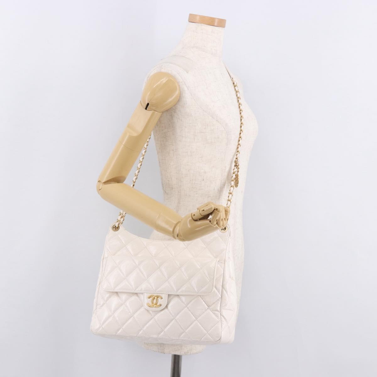 CHANEL Matelasse Chain Shoulder Bag Patent leather White Gold CC Auth ka4897SAM
