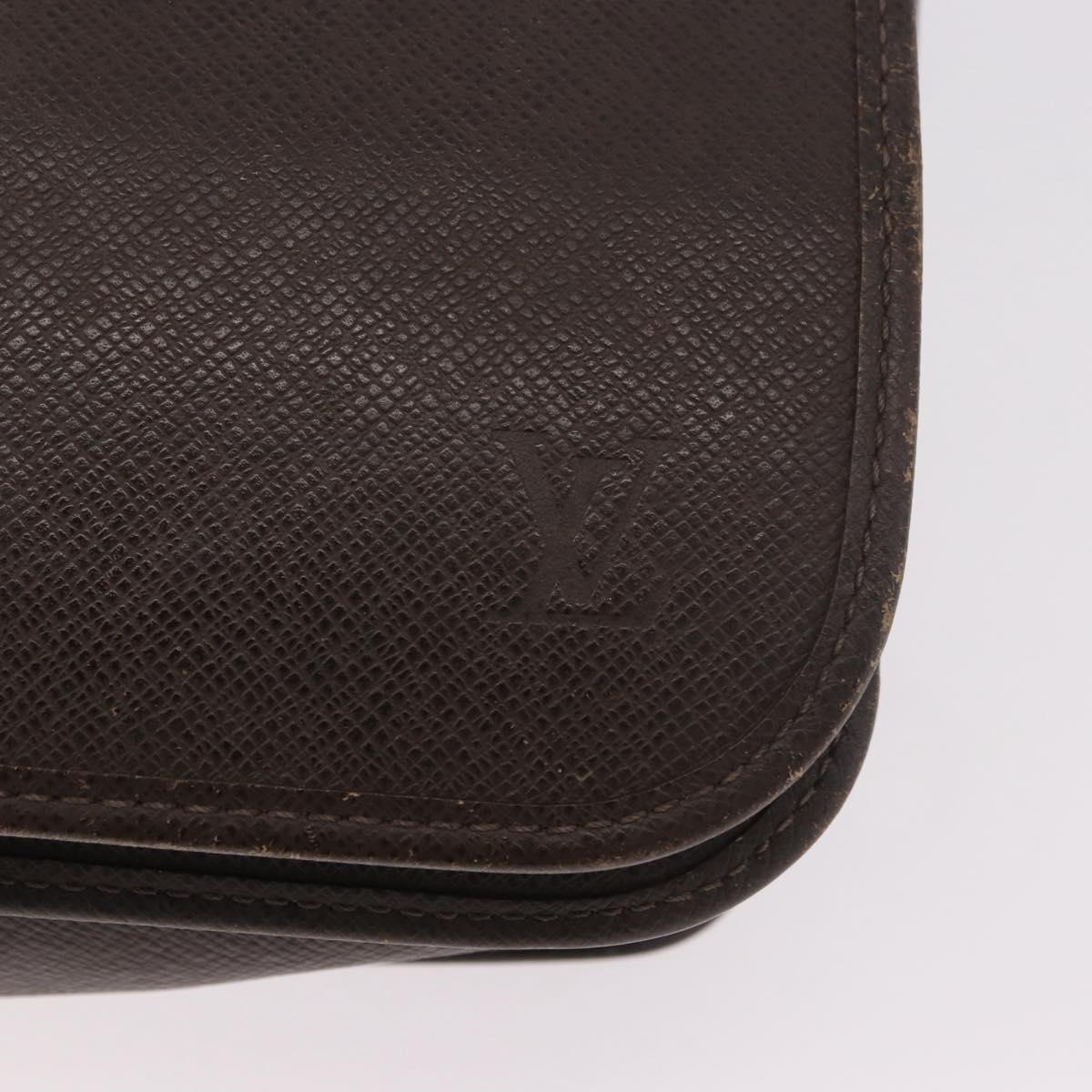LOUIS VUITTON Taiga Andrei Shoulder Bag Grizzly M32488 LV Auth ka5136