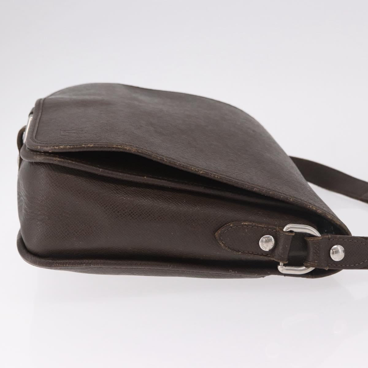 LOUIS VUITTON Taiga Andrei Shoulder Bag Grizzly M32488 LV Auth ka5136