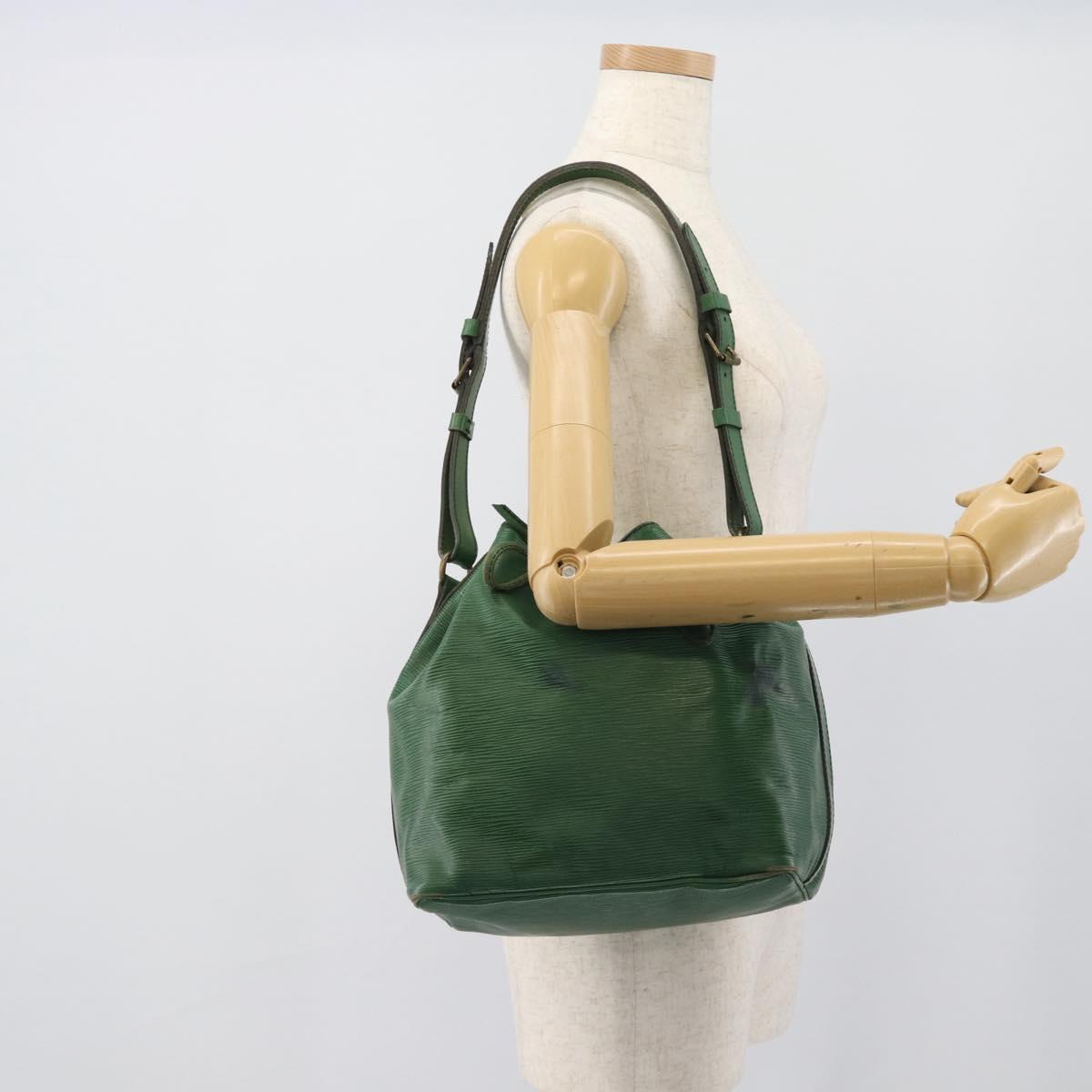 LOUIS VUITTON Epi Petit Noe Shoulder Bag Green M44104 LV Auth ka5509